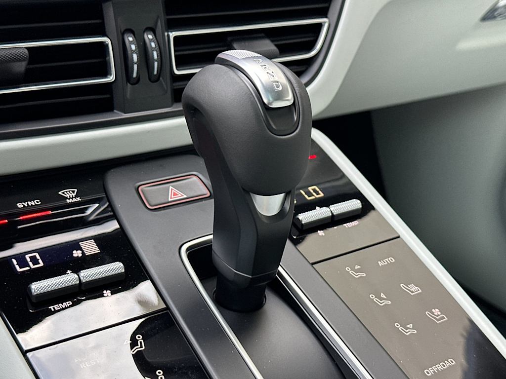 Thumbnail: 2026 Porsche Macan - 29