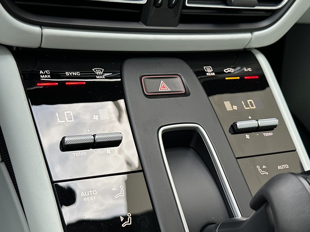Thumbnail: 2026 Porsche Macan - 15
