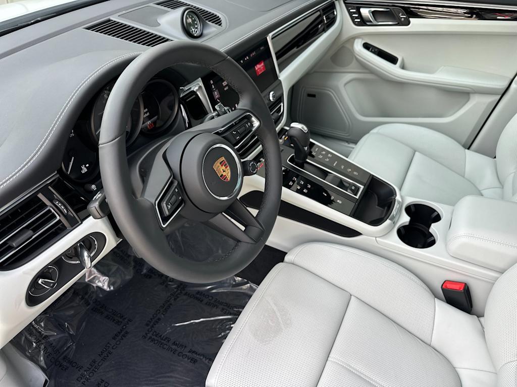 Thumbnail: 2026 Porsche Macan - 9