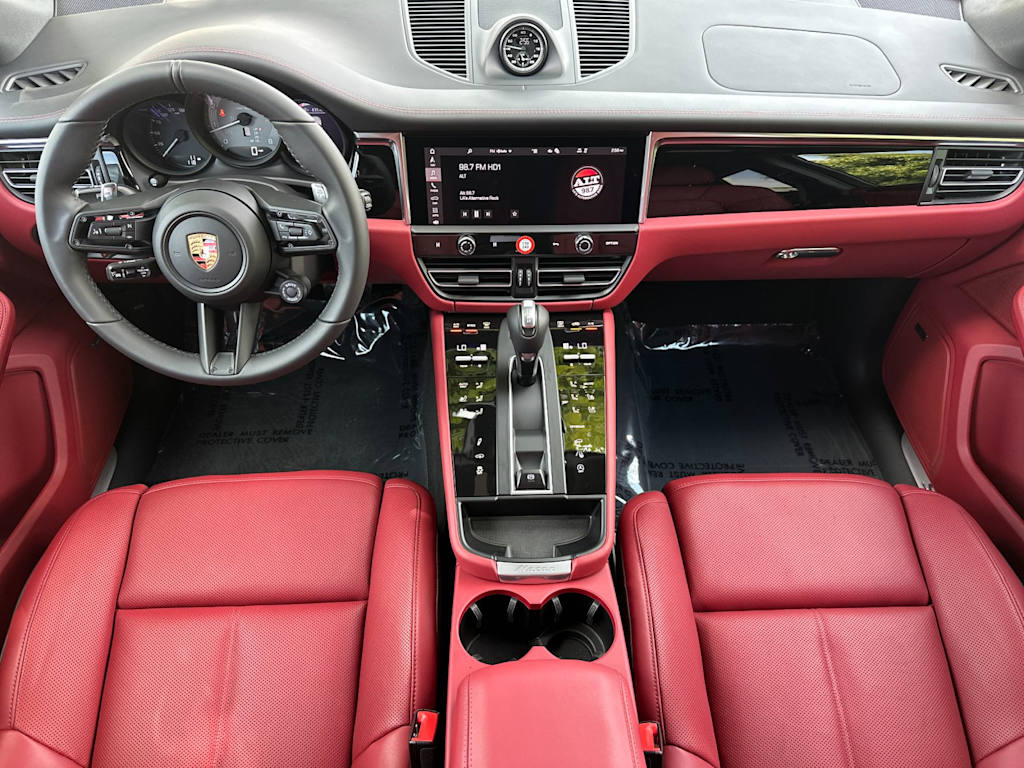 Thumbnail: 2026 Porsche Macan - 2