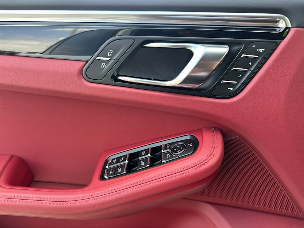 Thumbnail: 2026 Porsche Macan - 22