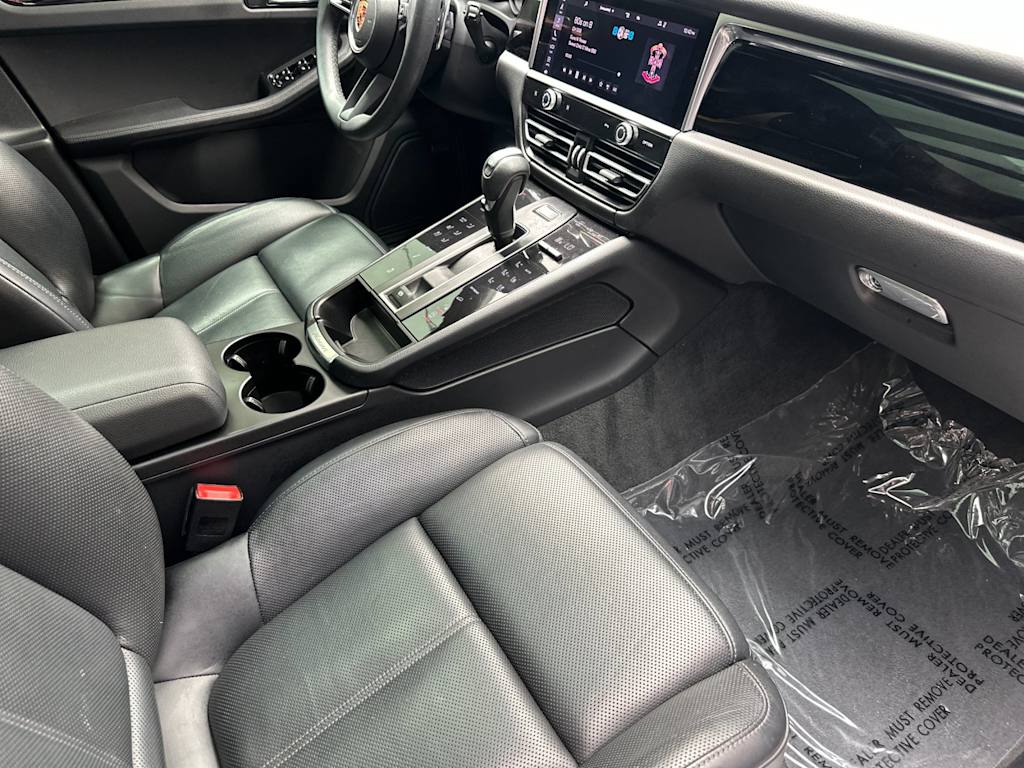 Thumbnail: 2024 Porsche Macan - 10