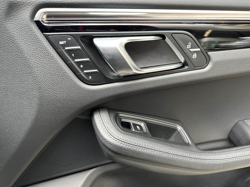 Thumbnail: 2024 Porsche Macan - 23