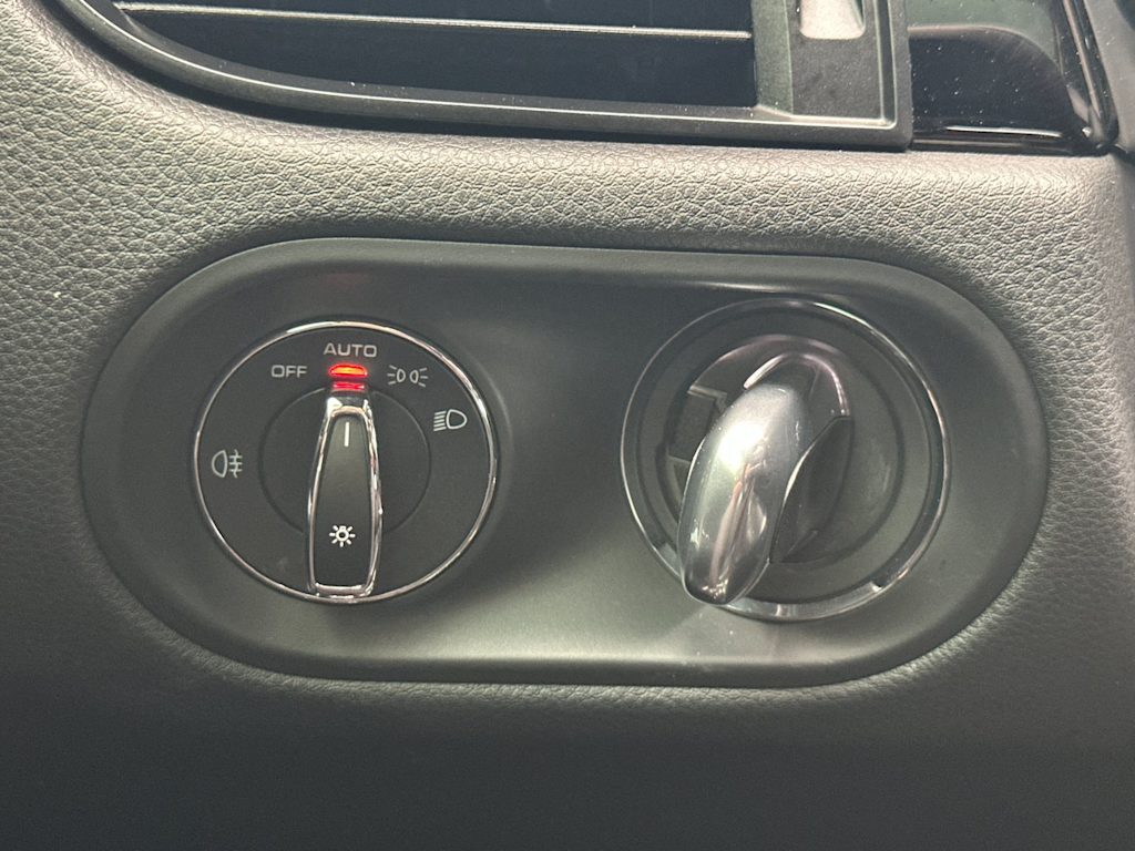 Thumbnail: 2024 Porsche Macan - 31