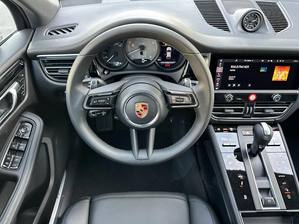 Thumbnail: 2026 Porsche Macan - 12