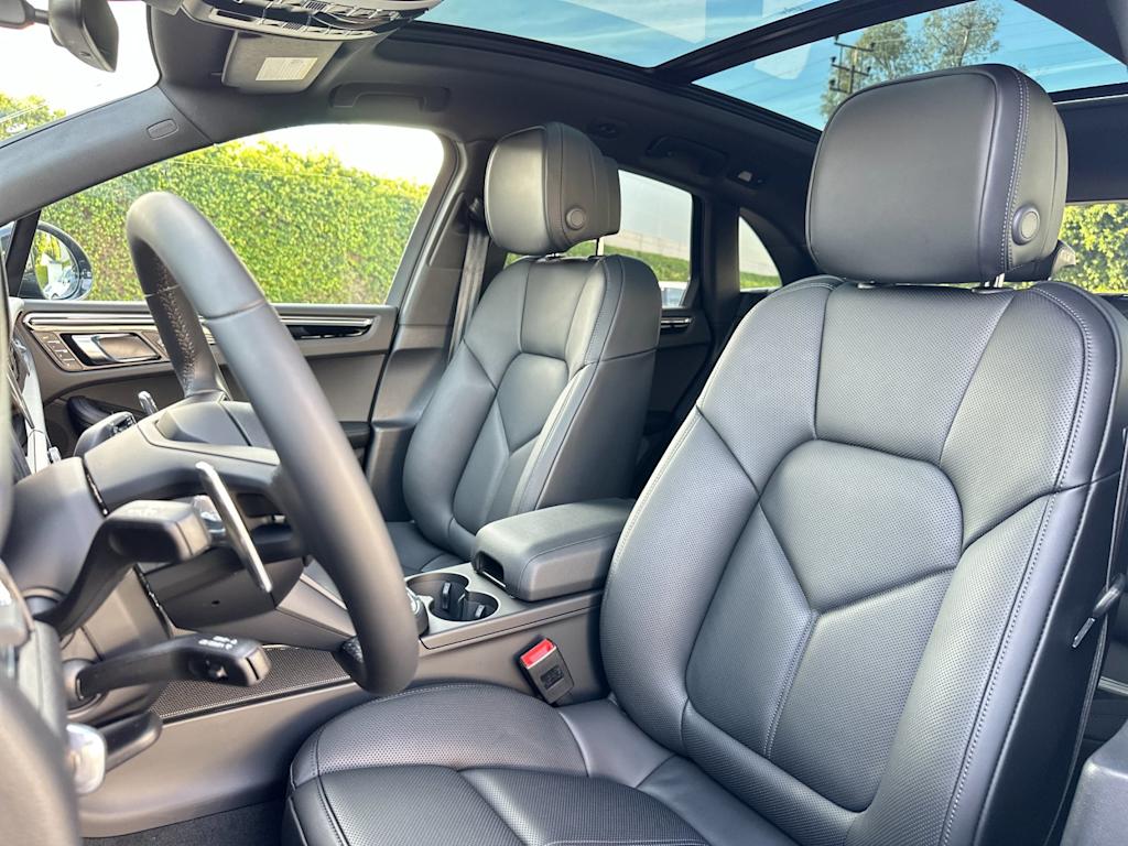 Thumbnail: 2026 Porsche Macan - 10