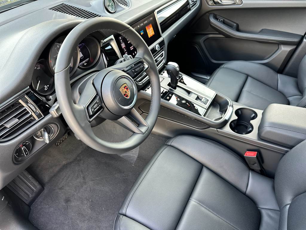 Thumbnail: 2026 Porsche Macan - 2