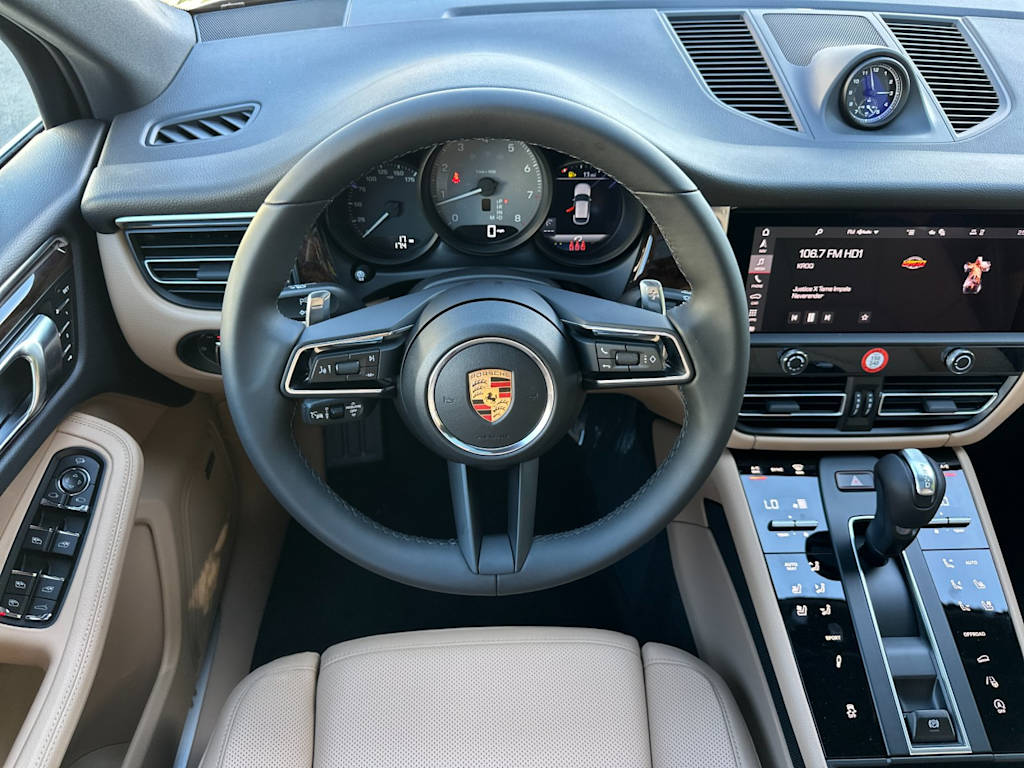 Thumbnail: 2026 Porsche Macan - 12