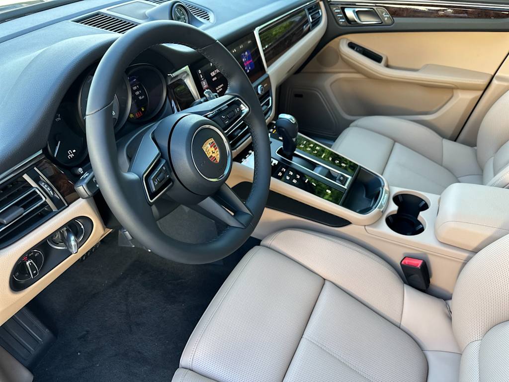 Thumbnail: 2026 Porsche Macan - 2
