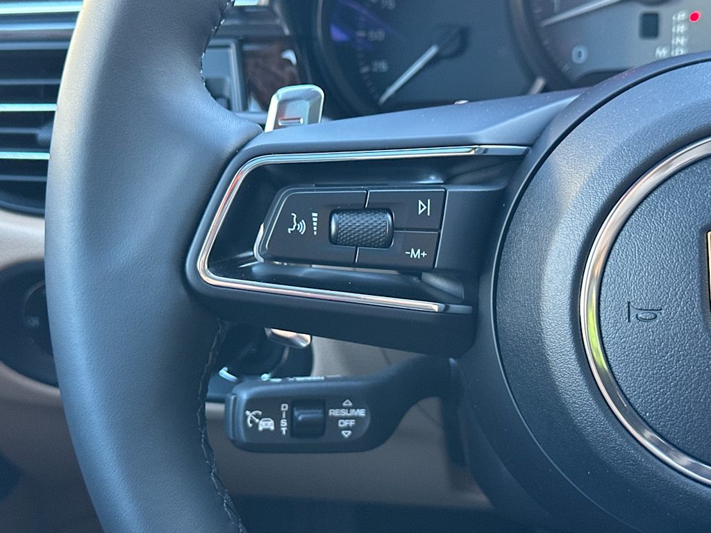 Thumbnail: 2026 Porsche Macan - 30