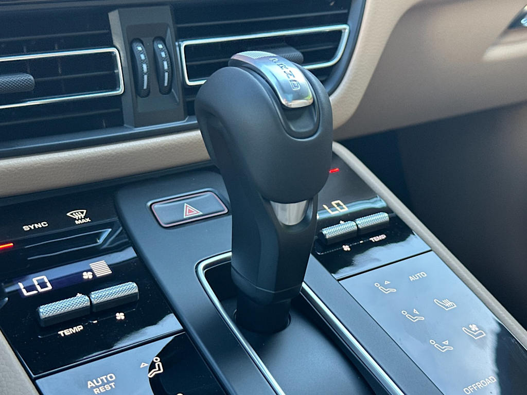 Thumbnail: 2026 Porsche Macan - 28