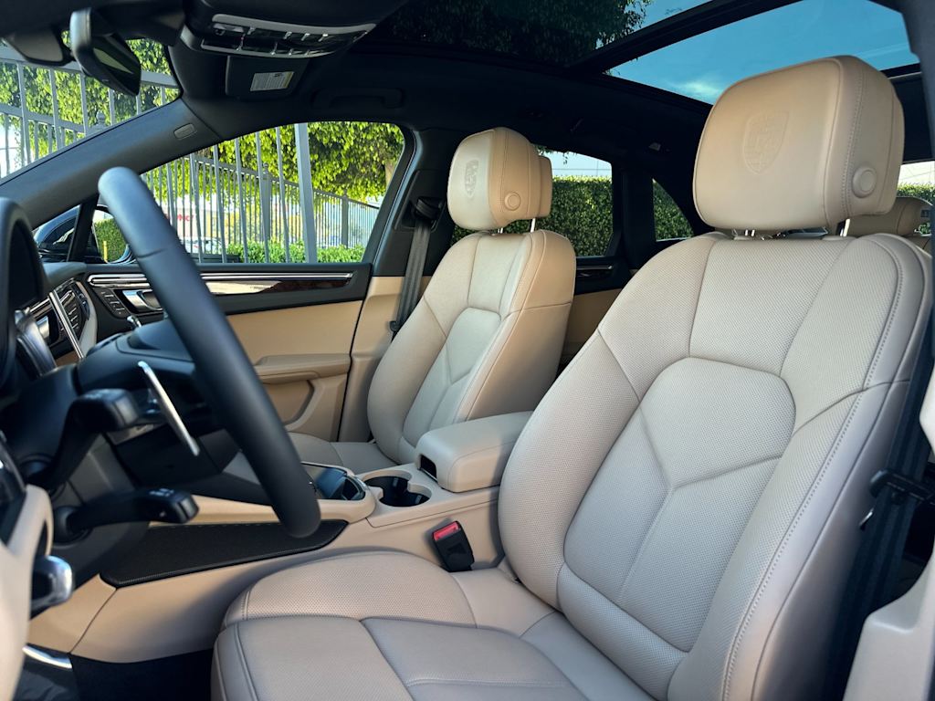 Thumbnail: 2026 Porsche Macan - 10