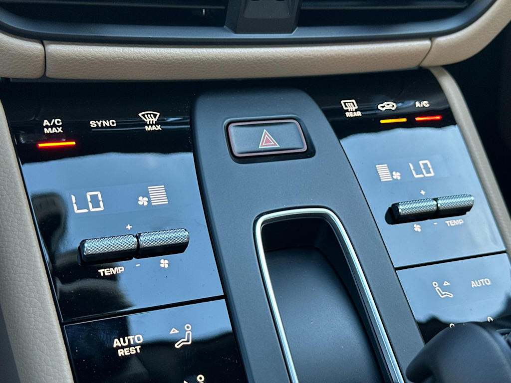 Thumbnail: 2026 Porsche Macan - 15