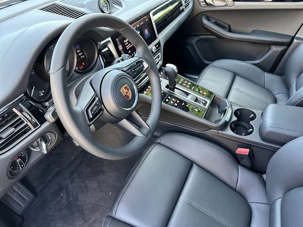 Thumbnail: 2026 Porsche Macan - 2