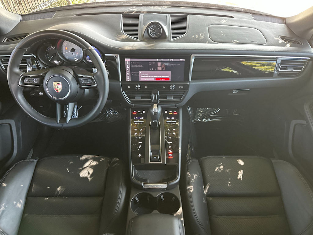 Thumbnail: 2023 Porsche Macan - 2