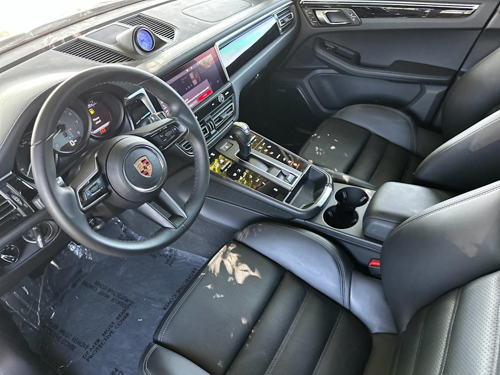 Thumbnail: 2023 Porsche Macan - 10