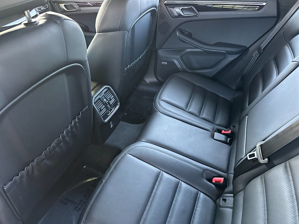Thumbnail: 2023 Porsche Macan - 12