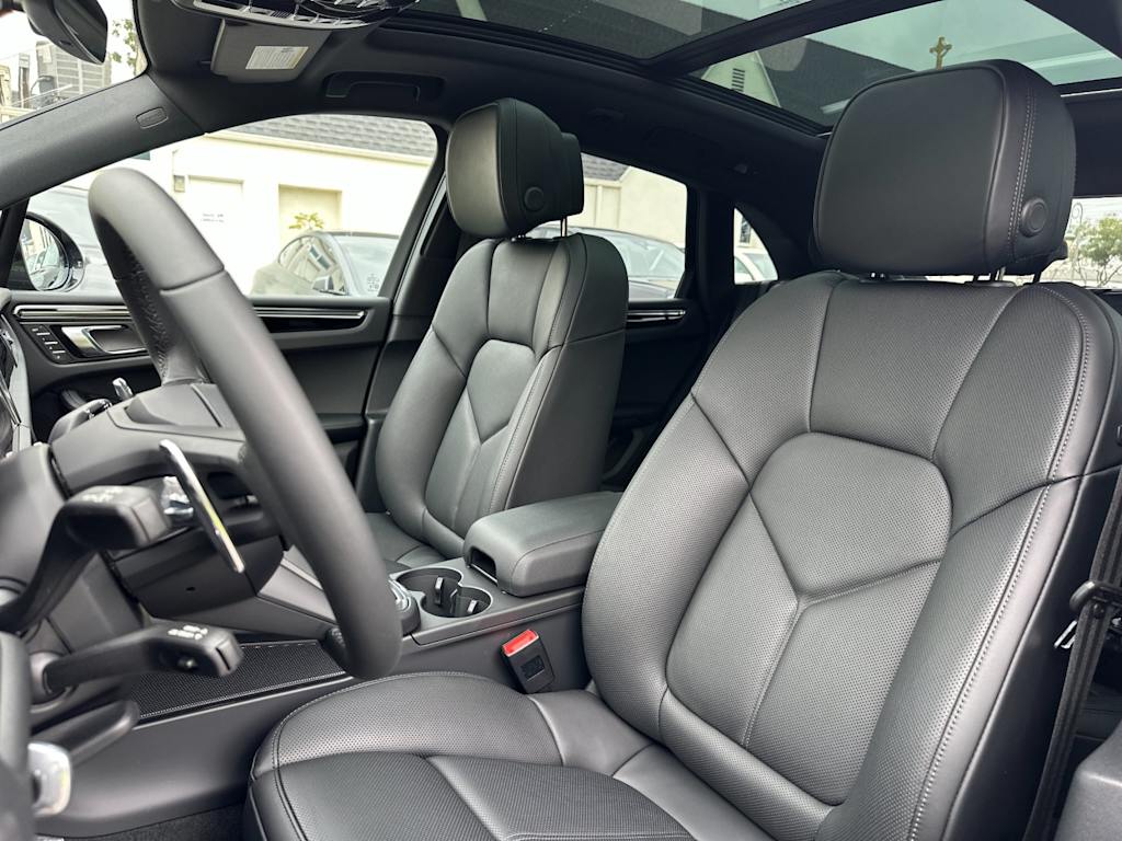 Thumbnail: 2026 Porsche Macan - 11