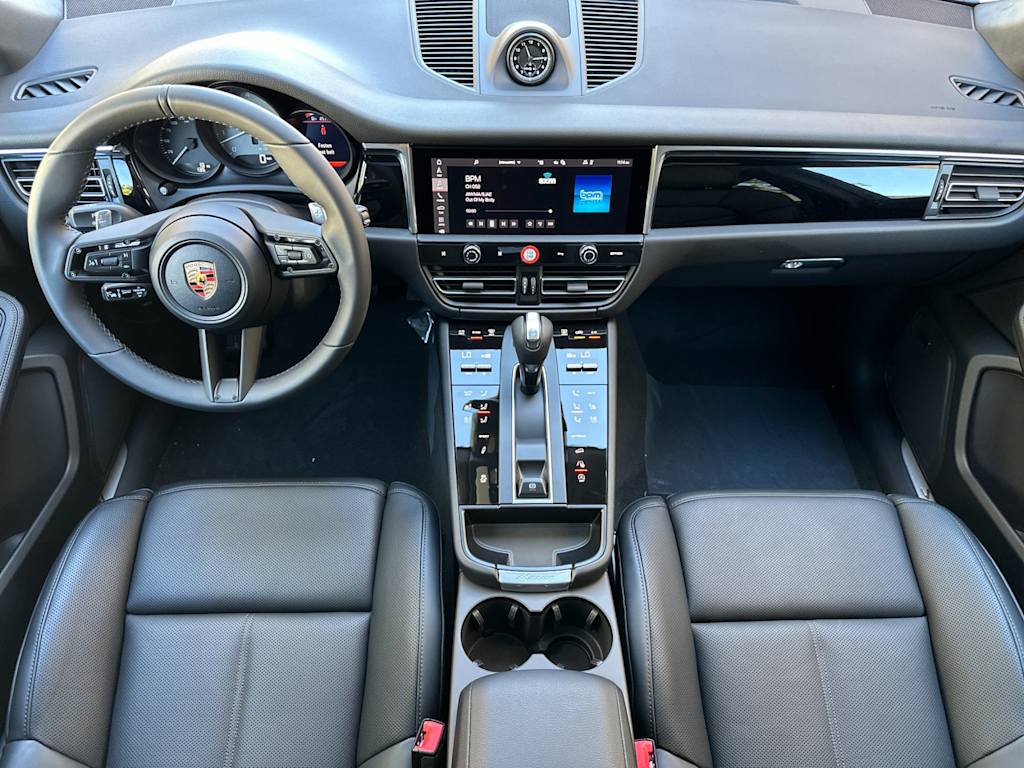 Thumbnail: 2026 Porsche Macan - 9