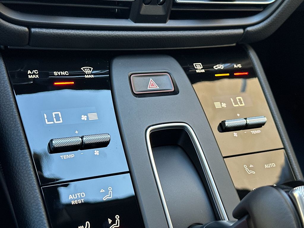 Thumbnail: 2026 Porsche Macan - 15