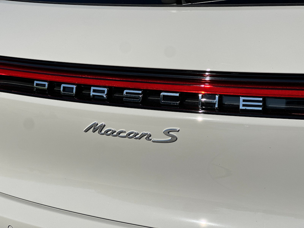 Thumbnail: 2026 Porsche Macan - 7