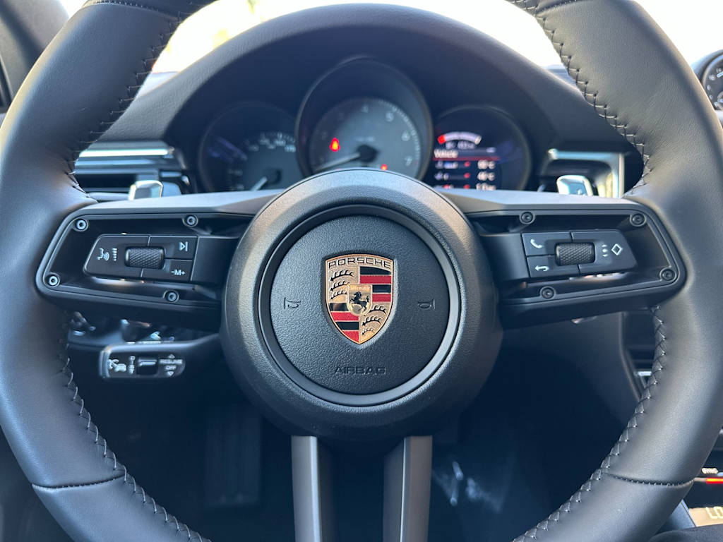 Thumbnail: 2026 Porsche Macan - 30