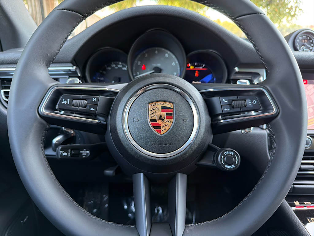 Thumbnail: 2026 Porsche Macan - 28