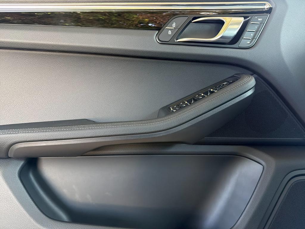 Thumbnail: 2026 Porsche Macan - 22