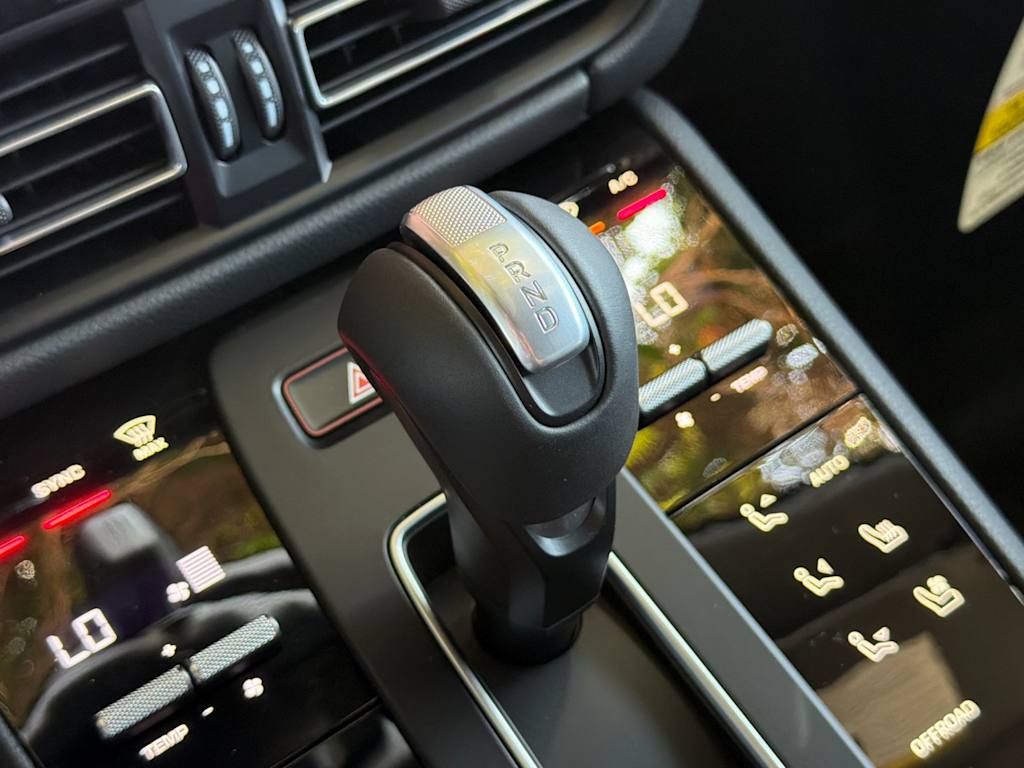 Thumbnail: 2026 Porsche Macan - 27
