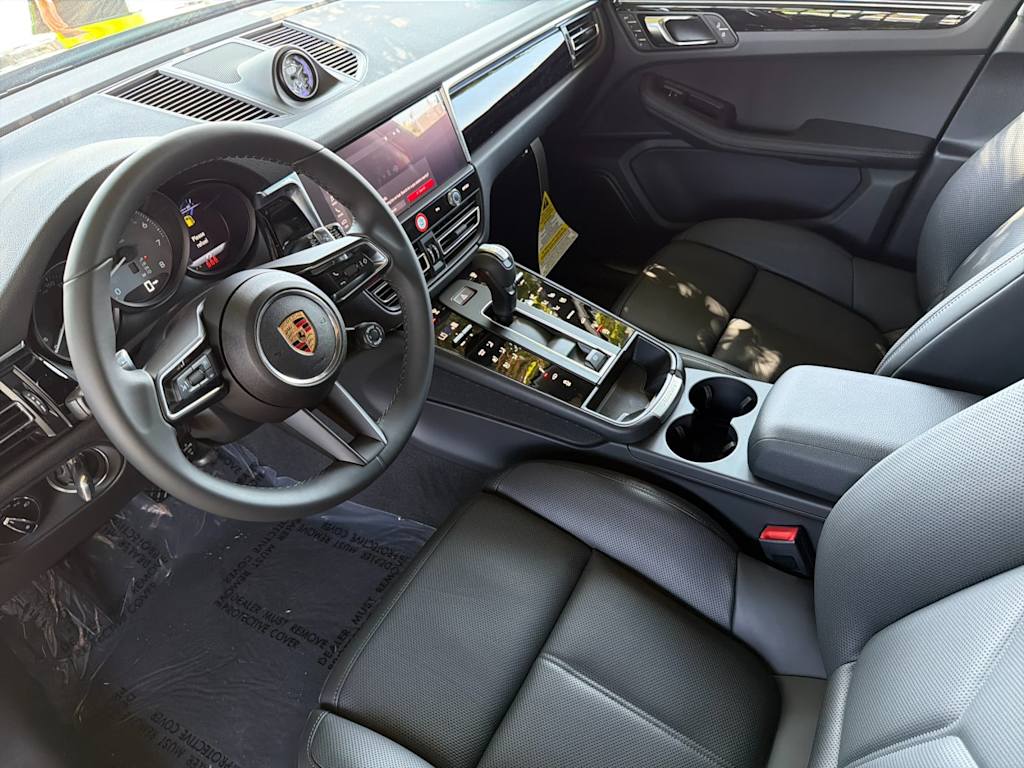 Thumbnail: 2026 Porsche Macan - 2