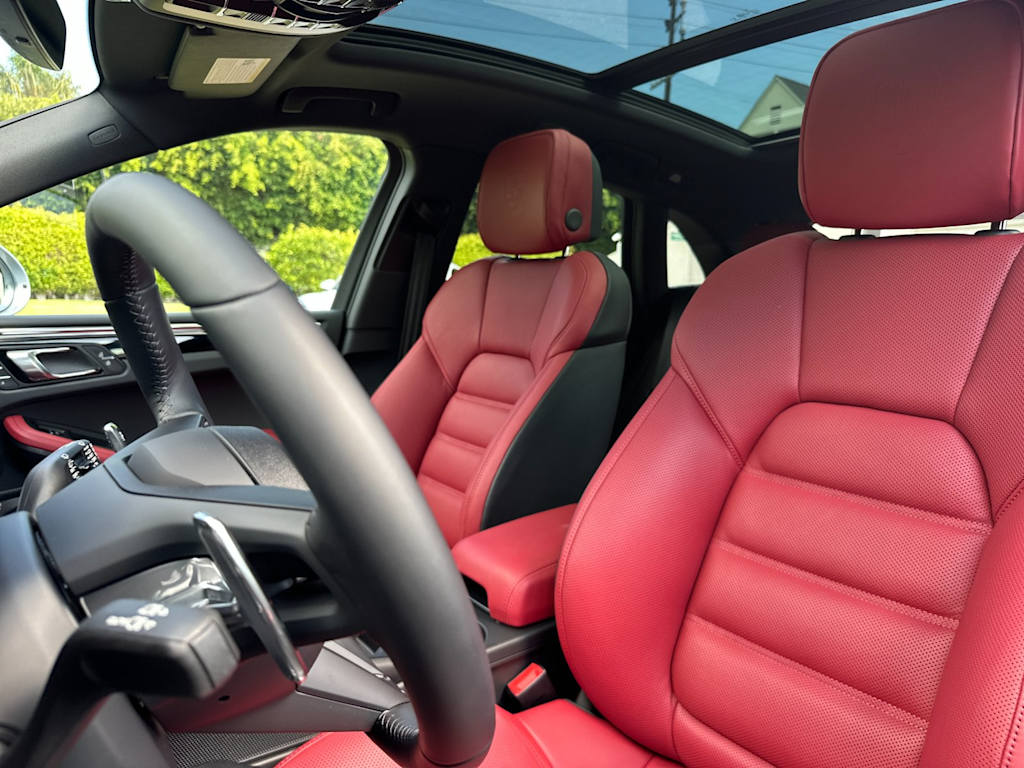 Thumbnail: 2026 Porsche Macan - 10