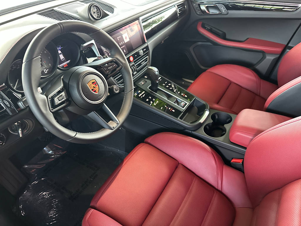 Thumbnail: 2026 Porsche Macan - 2