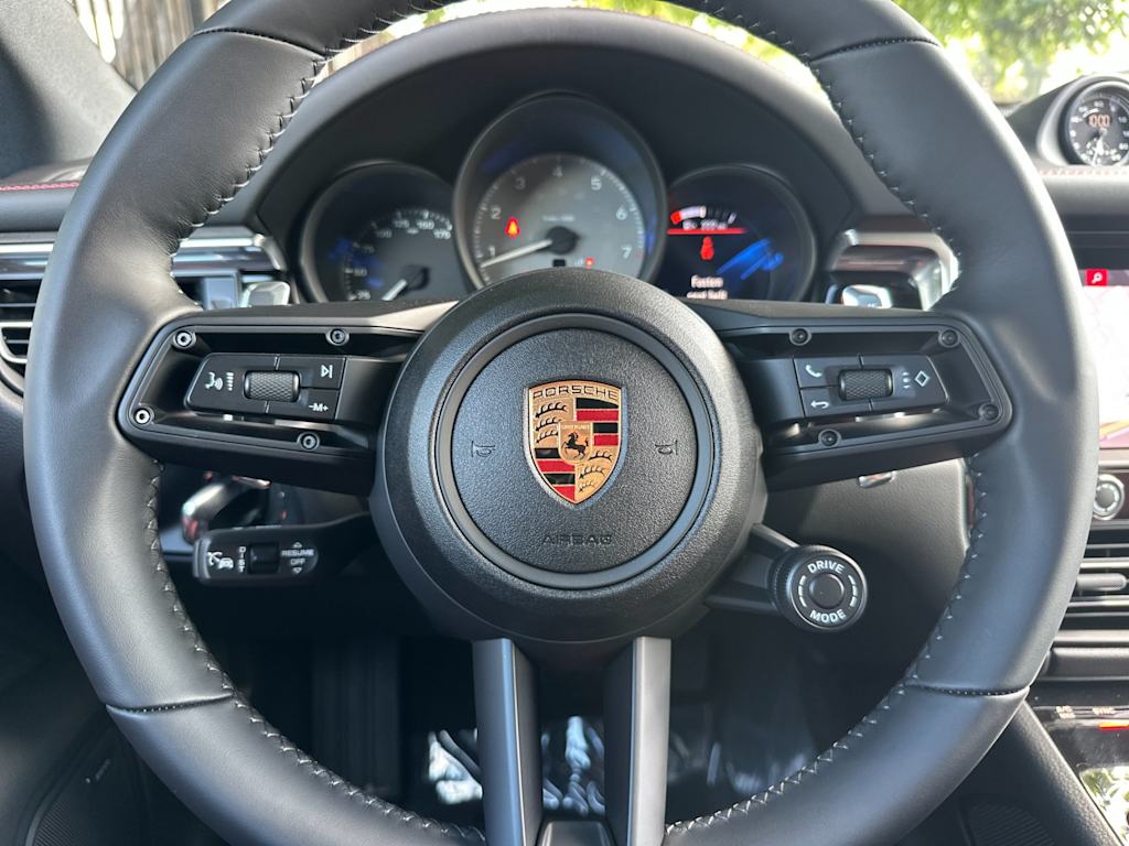 Thumbnail: 2026 Porsche Macan - 29
