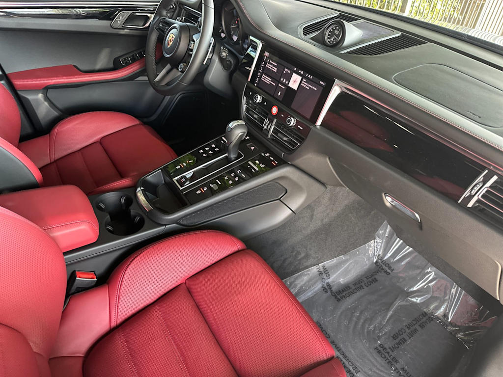 Thumbnail: 2026 Porsche Macan - 13