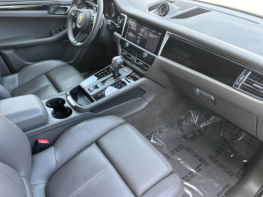 Thumbnail: 2024 Porsche Macan - 13
