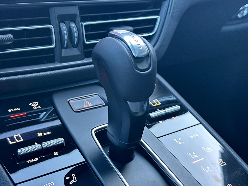 Thumbnail: 2026 Porsche Macan - 29