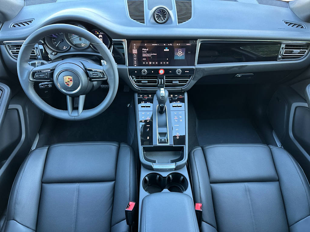 Thumbnail: 2026 Porsche Macan - 2