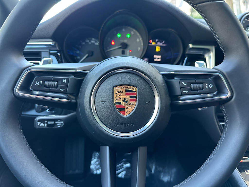 Thumbnail: 2026 Porsche Macan - 30