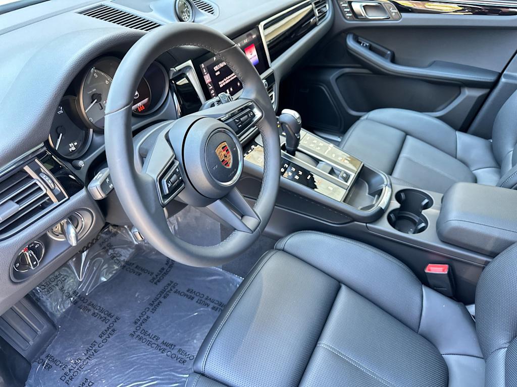 Thumbnail: 2026 Porsche Macan - 2