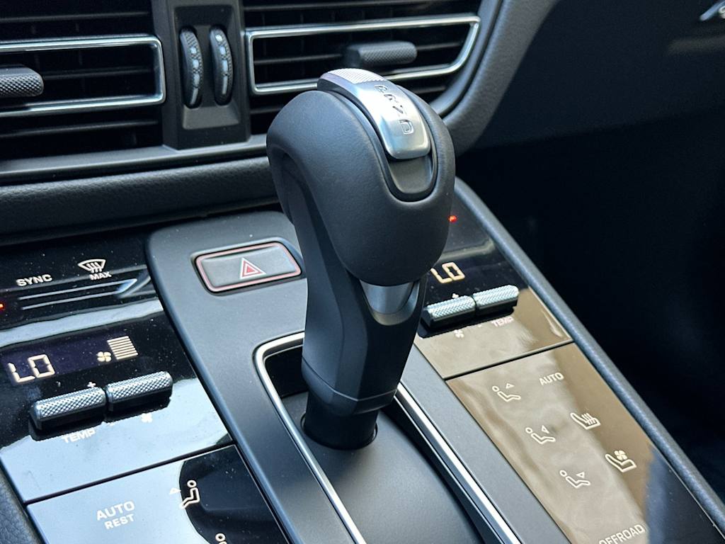 Thumbnail: 2026 Porsche Macan - 29