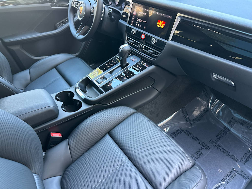 Thumbnail: 2026 Porsche Macan - 13