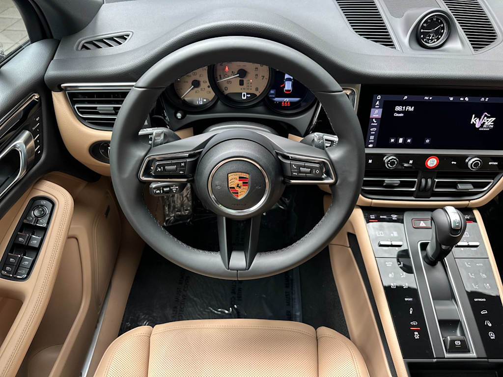 Thumbnail: 2026 Porsche Macan - 9