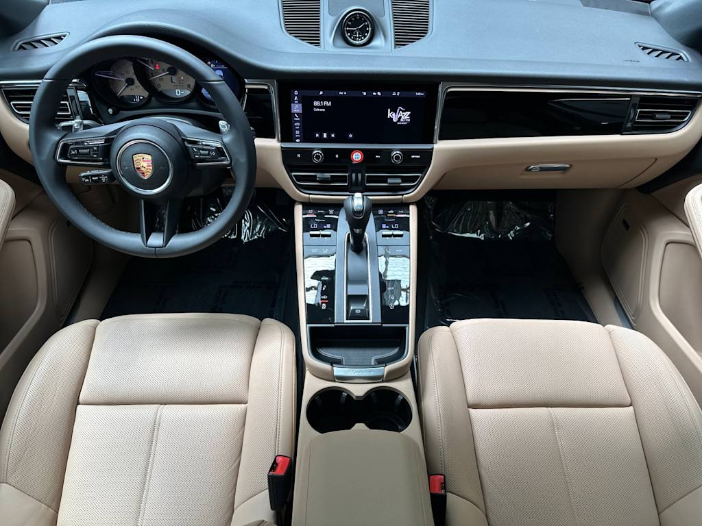Thumbnail: 2026 Porsche Macan - 2