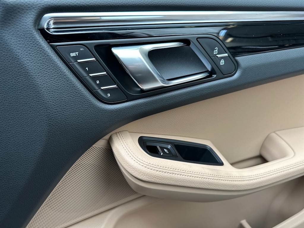 Thumbnail: 2026 Porsche Macan - 25