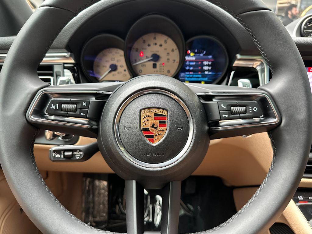 Thumbnail: 2026 Porsche Macan - 30