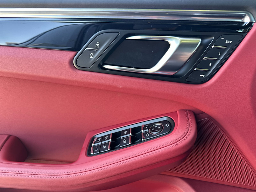 Thumbnail: 2026 Porsche Macan - 22