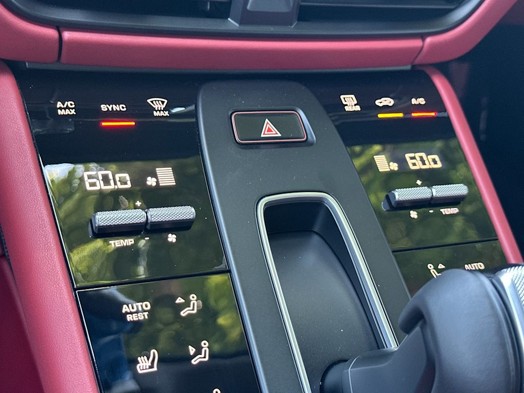 Thumbnail: 2026 Porsche Macan - 15