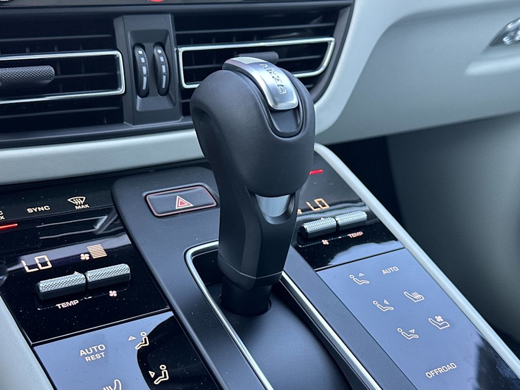 Thumbnail: 2026 Porsche Macan - 29