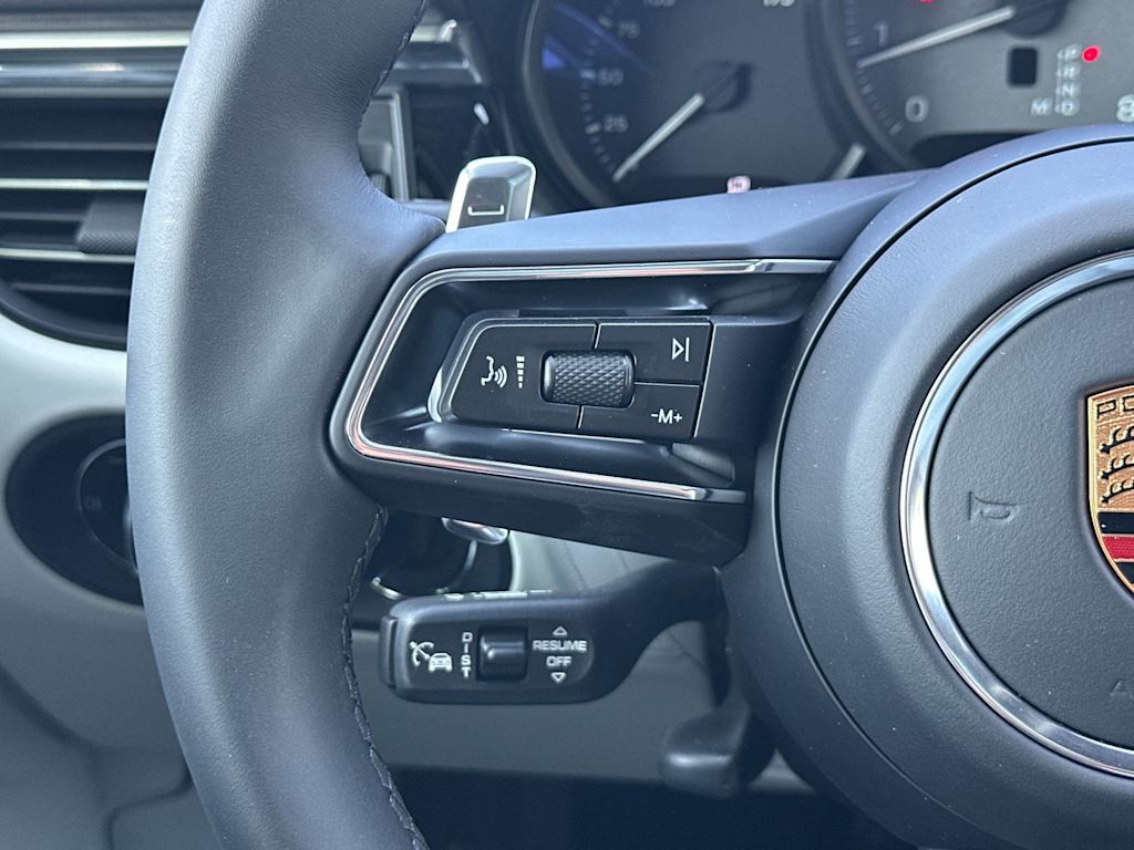 Thumbnail: 2026 Porsche Macan - 31