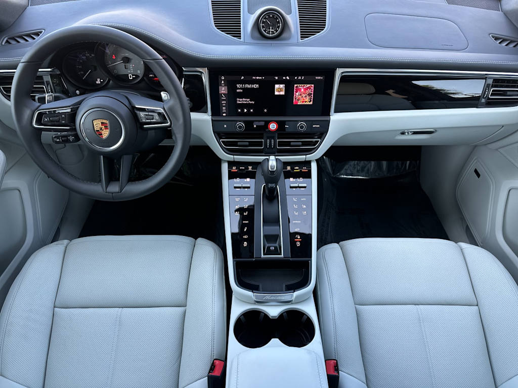 Thumbnail: 2026 Porsche Macan - 2